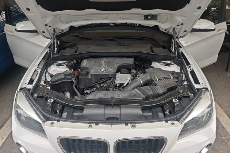 Used BMW X1 2015 sDrive18i Fashion Upgrade Edition Engine Bay