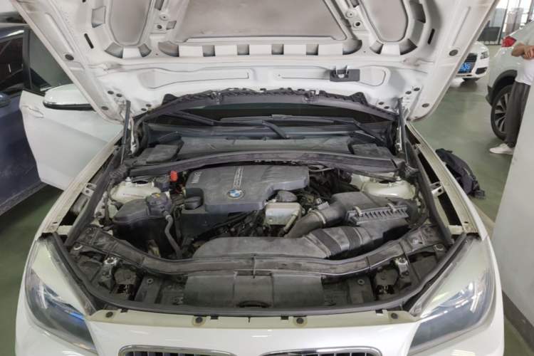 Used BMW X1 2015 sDrive18i Fashion Upgrade Edition Engine Bay