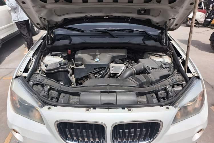 Used BMW X1 2015 sDrive18i Fashion Upgrade Edition Engine Bay