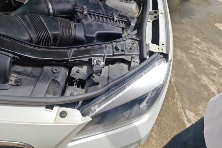 Used BMW X1 2015 sDrive18i Fashion Upgrade Edition Engine Bay Left