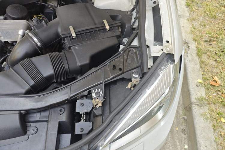 Used BMW X1 2015 xDrive20i X Package Upgrade Edition Engine Bay Left