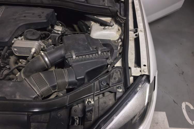 Used BMW X1 2015 sDrive18i Fashion Upgrade Edition Engine Bay Left