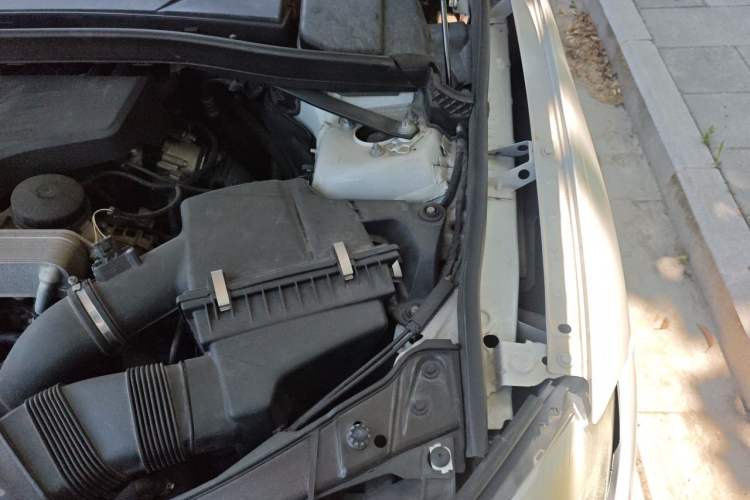 Used BMW X1 2015 sDrive18i Leading Edition Engine Bay Left