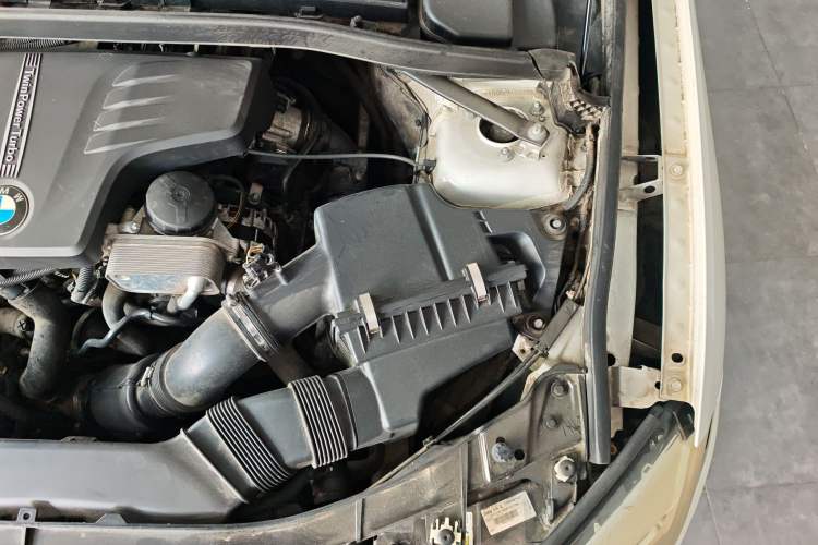 Used BMW X1 2015 sDrive18i Fashion Upgrade Edition Engine Bay Left