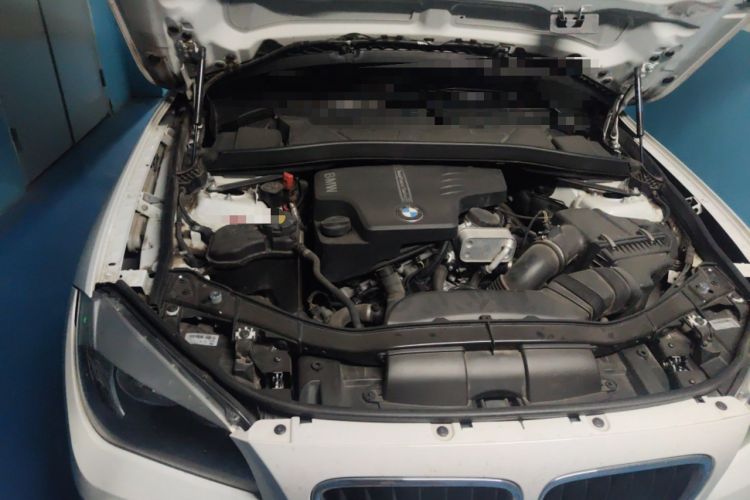 Used BMW X1 2015 xDrive20i Fashion Model Engine Bay Right