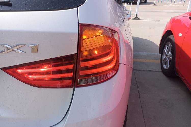 Used BMW X1 2015 sDrive18i Leading Edition Exterior 3