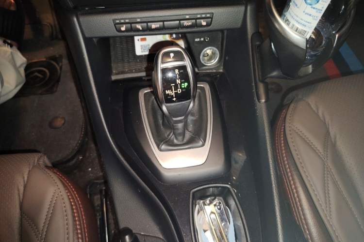 Used BMW X1 2015 sDrive18i Fashion Upgrade Edition Gear Lever
