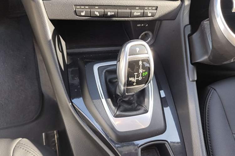 Used BMW X1 2015 sDrive18i Fashion Upgrade Edition Gear Lever