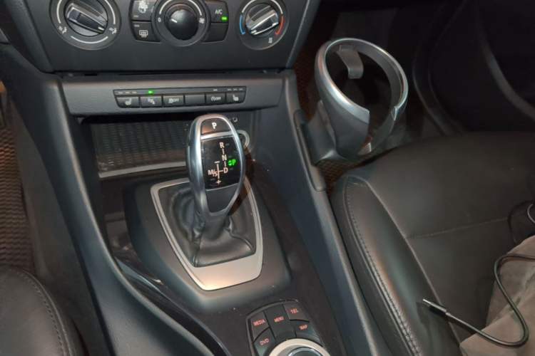 Used BMW X1 2015 sDrive18i Fashion Upgrade Edition Gear Lever