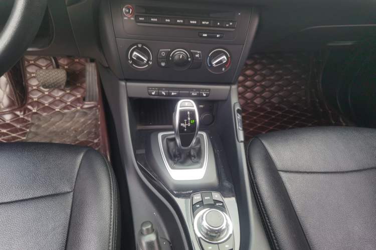 Used BMW X1 2015 sDrive18i Fashion Upgrade Edition Gear Lever