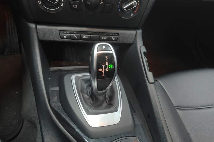 Used BMW X1 2015 sDrive18i Fashion Upgrade Edition Gear Lever