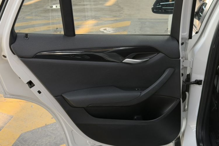 Used BMW X1 2015 sDrive18i Leading Edition Interior 11