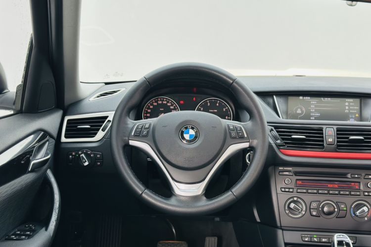 Used BMW X1 2015 sDrive18i Fashion Upgrade Edition Interior 3