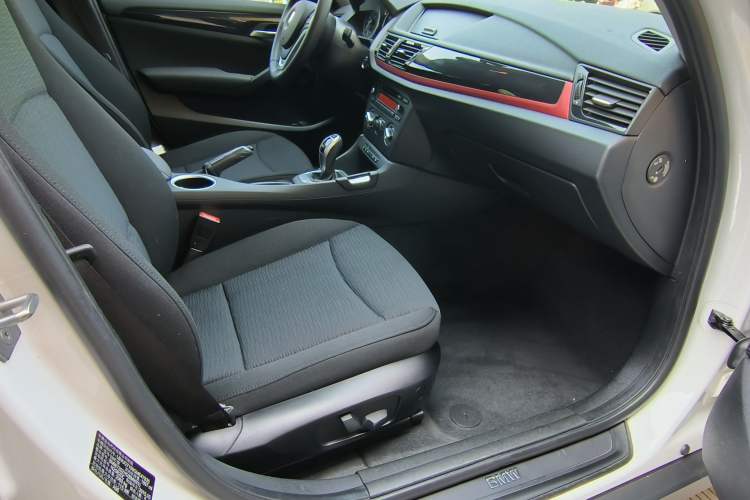Used BMW X1 2015 sDrive18i Fashion Upgrade Edition Interior 3