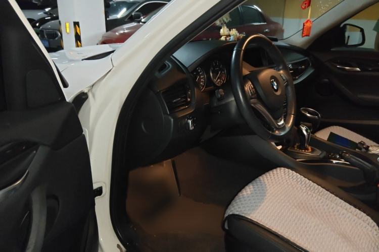 Used BMW X1 2015 sDrive18i Leading Edition Interior 3