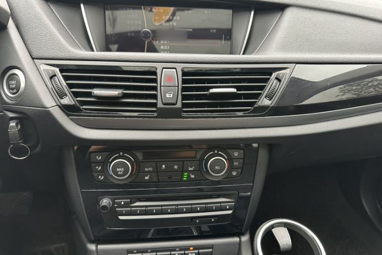 Used BMW X1 2015 xDrive20i Fashion Upgrade Edition Interior 3