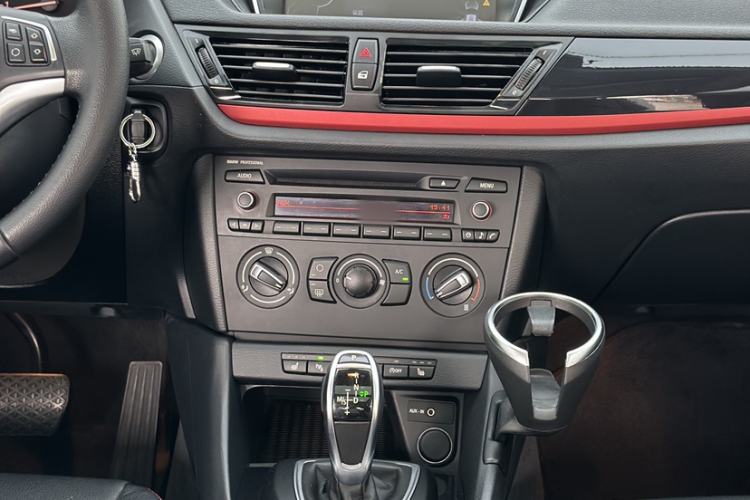 Used BMW X1 2015 sDrive18i Fashion Upgrade Edition Interior 4