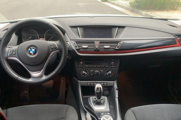 Used BMW X1 2015 sDrive18i Fashion Upgrade Edition Interior 4