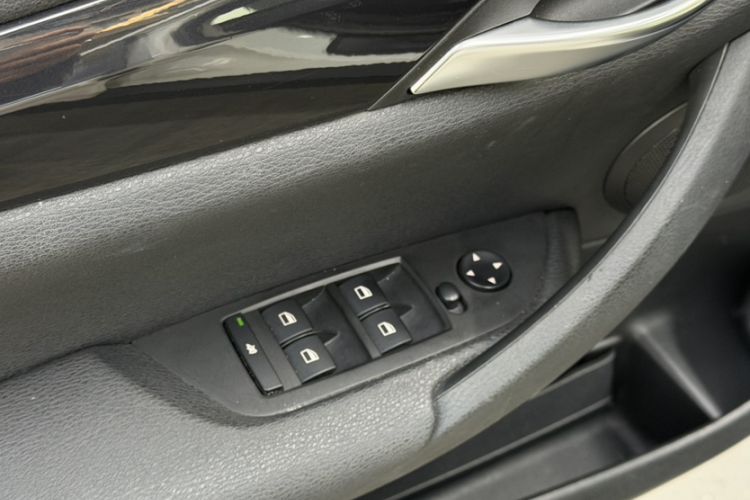 Used BMW X1 2015 sDrive18i Leading Edition Interior 4