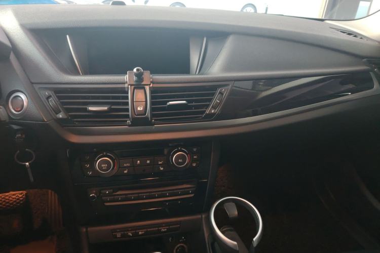 Used BMW X1 2015 sDrive18i Leading Edition Interior 5