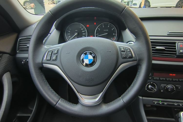 Used BMW X1 2015 sDrive18i Fashion Upgrade Edition Interior 5