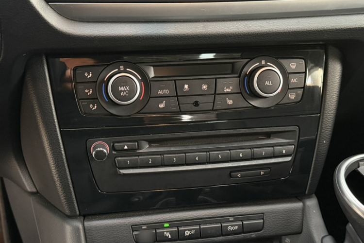 Used BMW X1 2015 sDrive18i Leading Edition Interior 6