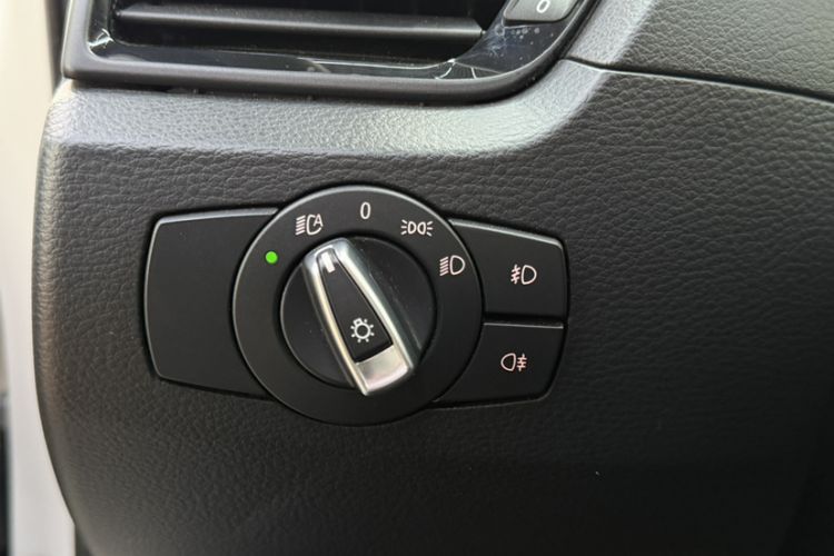 Used BMW X1 2015 sDrive18i Leading Edition Interior 8