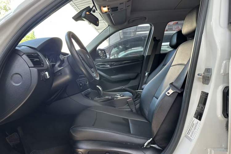 Used BMW X1 2015 sDrive18i Fashion Upgrade Edition Left Front Seat