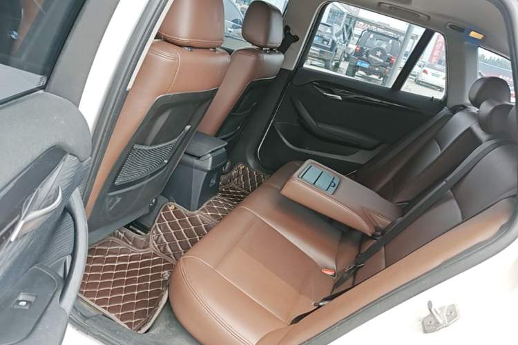 Used BMW X1 2015 sDrive18i Fashion Upgrade Edition Left Rear Seat