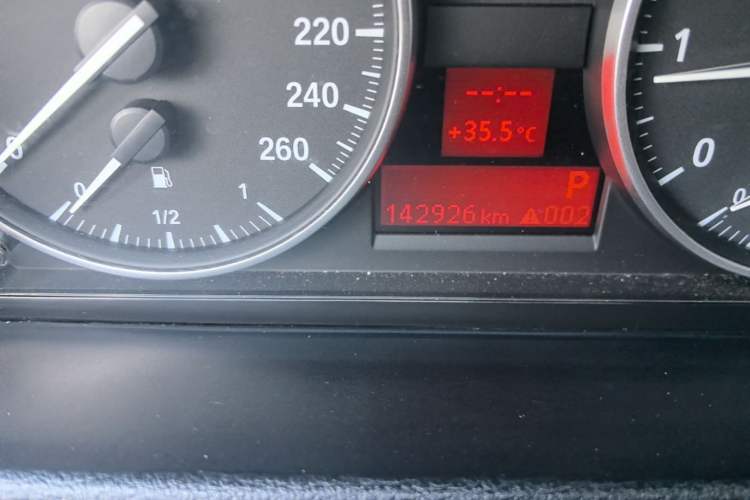 Used BMW X1 2015 sDrive18i Leading Edition Odometer Close Up