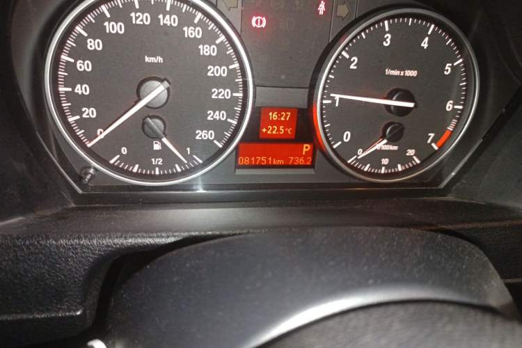 Used BMW X1 2015 sDrive18i Leading Edition Odometer Close Up