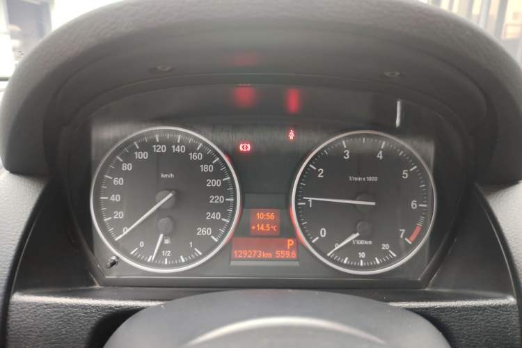 Used BMW X1 2015 sDrive18i Leading Edition Odometer Close Up