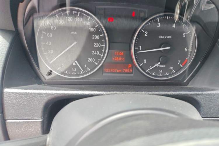 Used BMW X1 2015 sDrive18i Fashion Upgrade Edition Odometer Close Up