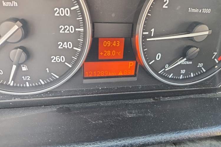 Used BMW X1 2015 sDrive18i Leading Edition Odometer Close Up