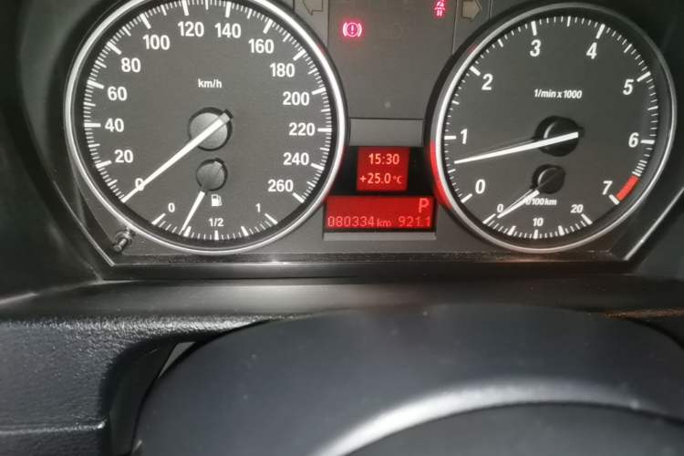 Used BMW X1 2015 sDrive18i Fashion Upgrade Edition Odometer Close Up