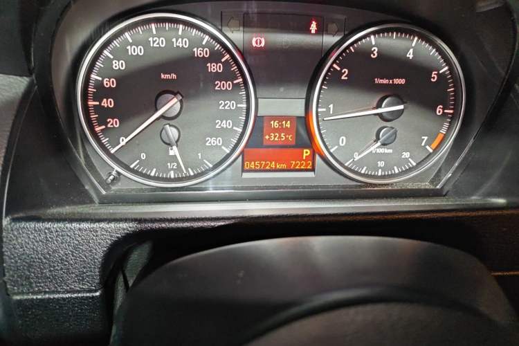 Used BMW X1 2015 sDrive18i Leading Edition Odometer Close Up