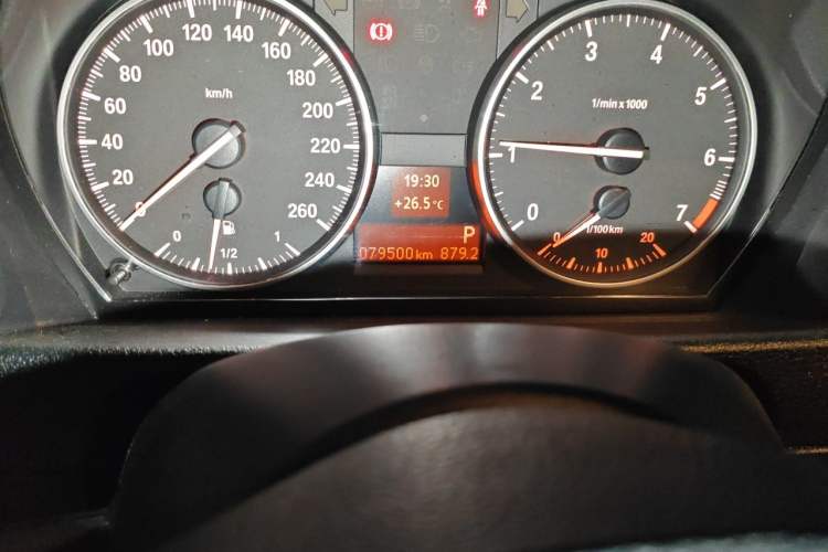 Used BMW X1 2015 sDrive18i Leading Edition Odometer Close Up