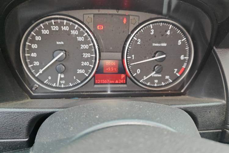 Used BMW X1 2015 sDrive18i Fashion Upgrade Edition Odometer Close Up