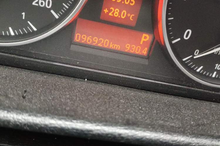 Used BMW X1 2015 sDrive18i Leading Edition Odometer Close Up