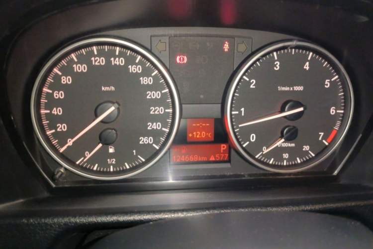 Used BMW X1 2015 sDrive18i Leading Edition Odometer Close Up