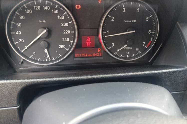 Used BMW X1 2015 sDrive18i Fashion Upgrade Edition Odometer Close Up