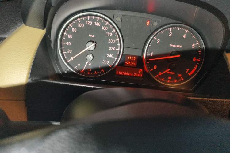 Used BMW X1 2015 sDrive18i Leading Edition Odometer Close Up