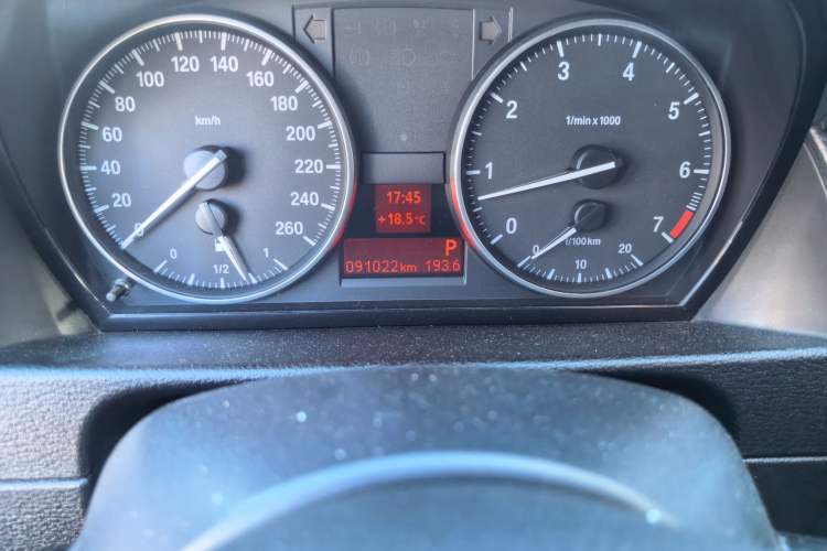 Used BMW X1 2015 sDrive18i Fashion Upgrade Edition Odometer Close Up