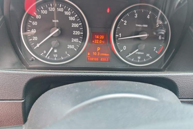 Used BMW X1 2015 xDrive20i X Package Upgrade Edition Odometer Close Up