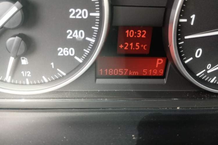 Used BMW X1 2015 sDrive18i Fashion Upgrade Edition Odometer Close Up