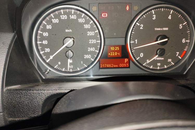 Used BMW X1 2015 sDrive18i Leading Edition Odometer Close Up