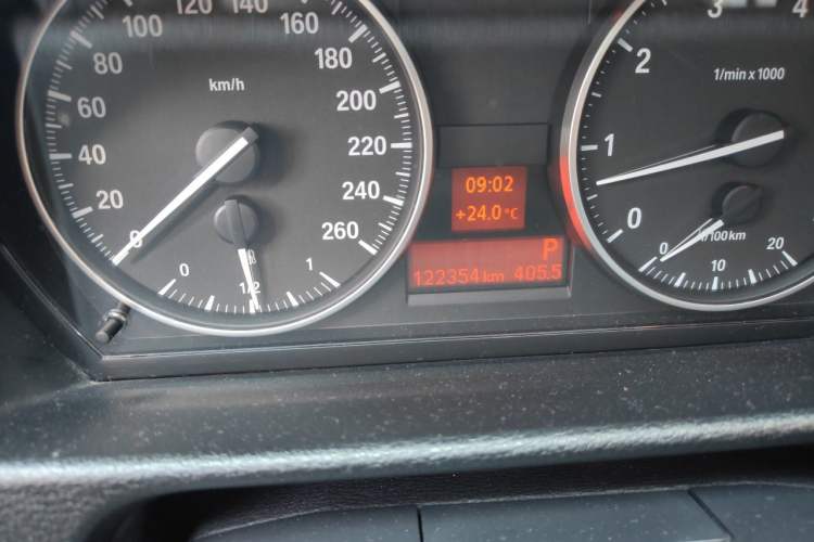 Used BMW X1 2015 sDrive18i Fashion Upgrade Edition Odometer Close Up