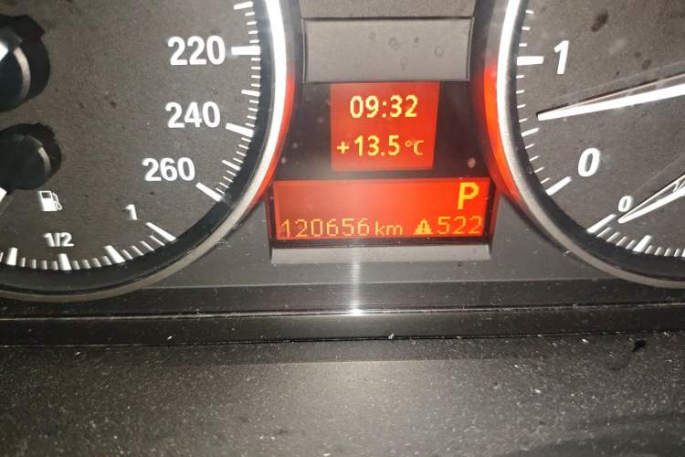 Used BMW X1 2015 sDrive18i Fashion Upgrade Edition Odometer Close Up
