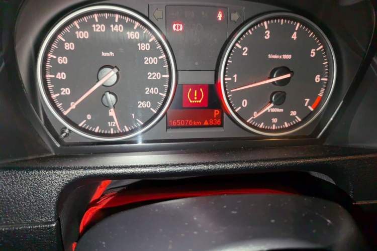 Used BMW X1 2015 sDrive18i Fashion Upgrade Edition Odometer Close Up