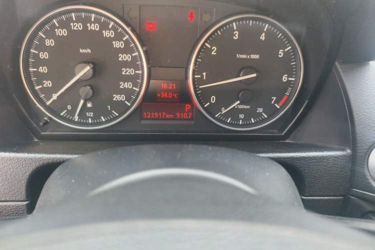 Used BMW X1 2015 sDrive18i Leading Edition Odometer Close Up